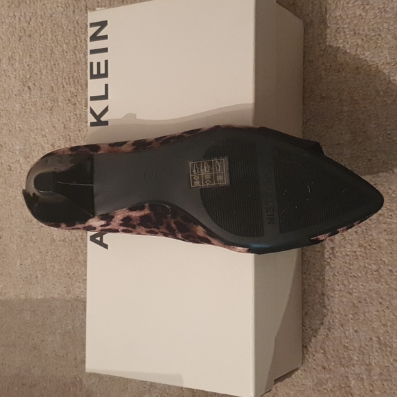 BNIB Anne Klein Leopard Print Heels size 8 - Picture 3 of 7